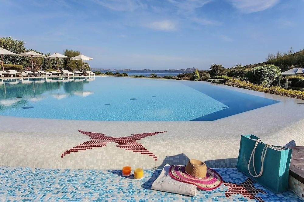 באיה סרדיניה L'Ea Bianca Luxury Resort מלון
