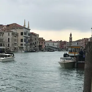 https://palazzo-grassi-and-accademia-bridge-superb-house.hotelinveneto.com